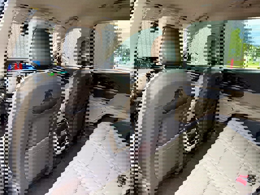 New 2025 Lincoln Nautilus Premier w/ Jet Appearance Package image 12