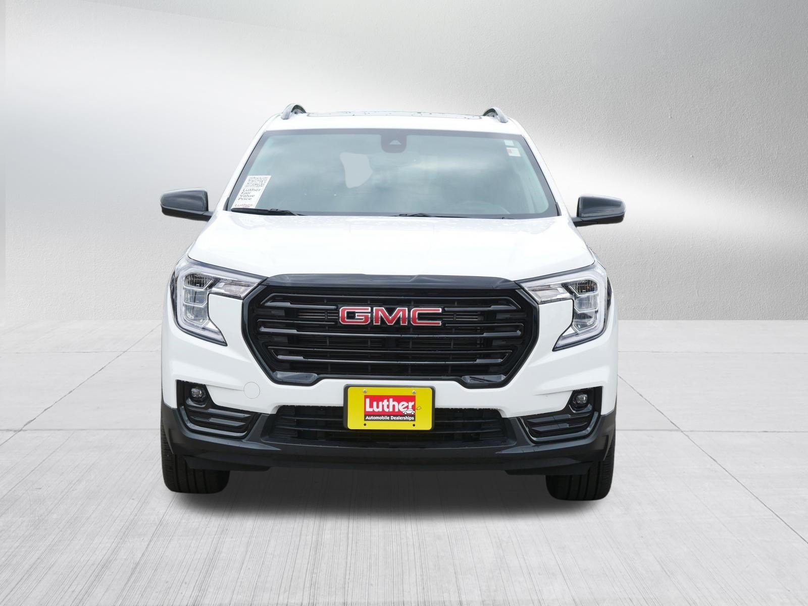Used 2023 GMC Terrain SLT w/ Infotainment Package II AWD/4WD image 2