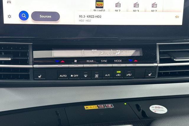 Used 2025 Toyota Sienna XLE image 25