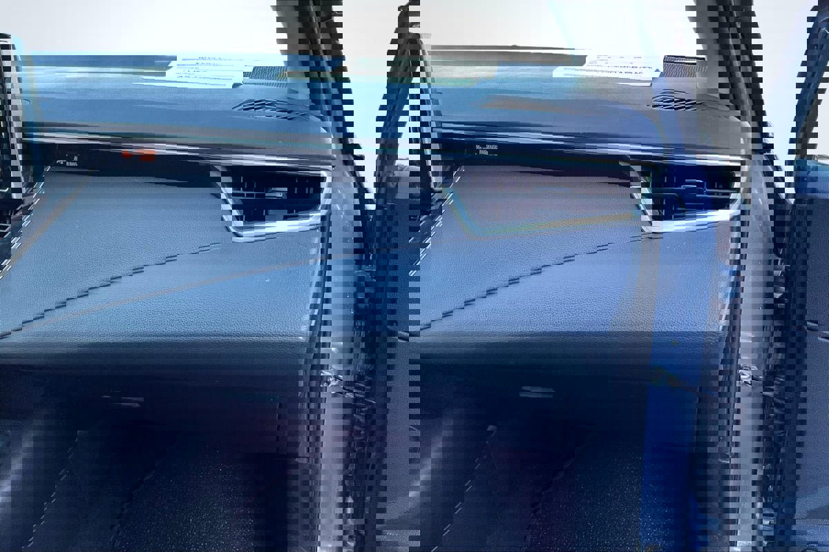 Used 2020 Toyota Corolla LE FWD image 17