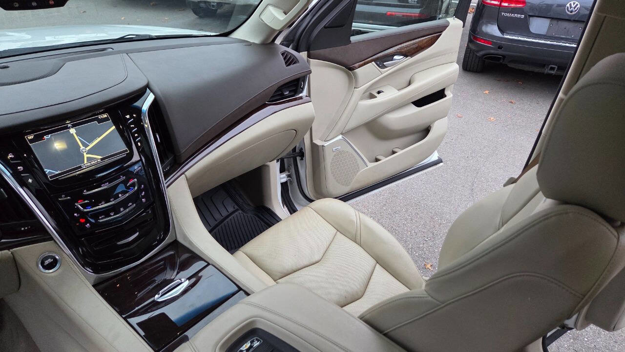 Used 2016 Cadillac Escalade ESV Premium image 32