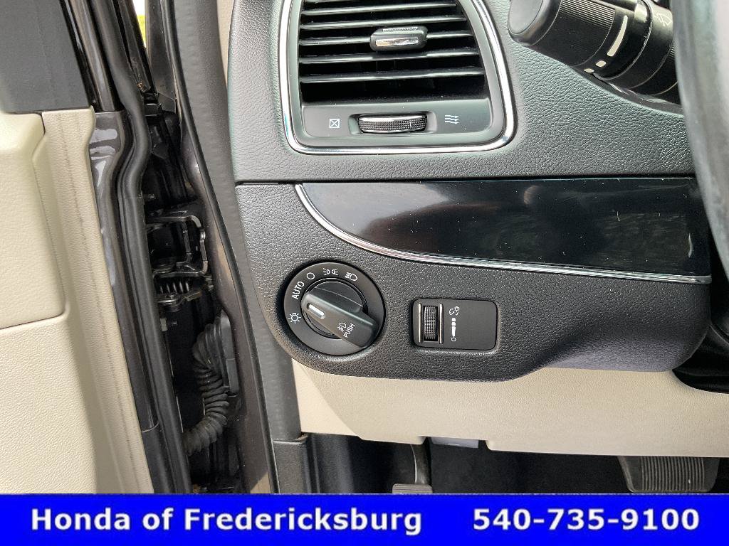 Used 2017 Dodge Grand Caravan SXT FWD image 42