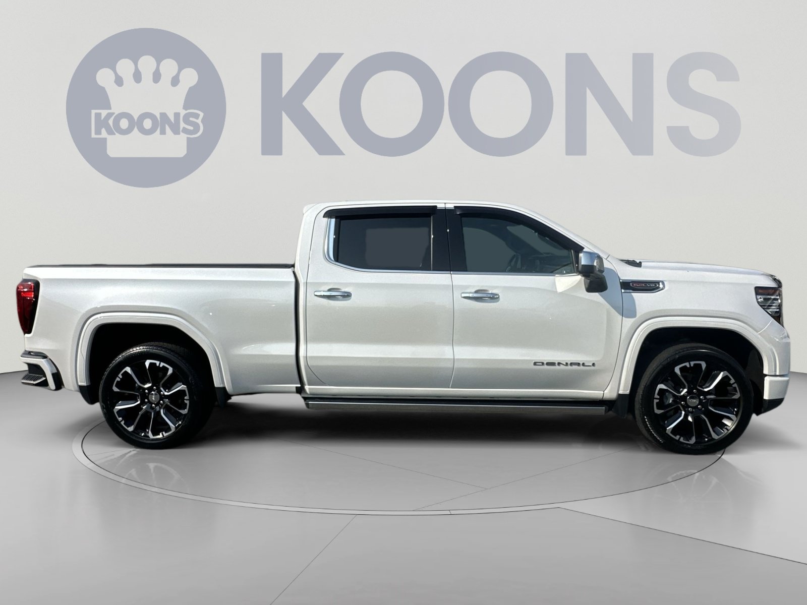 Used 2024 GMC Sierra 1500 Denali w/ Denali Reserve Package AWD/4WD image 12