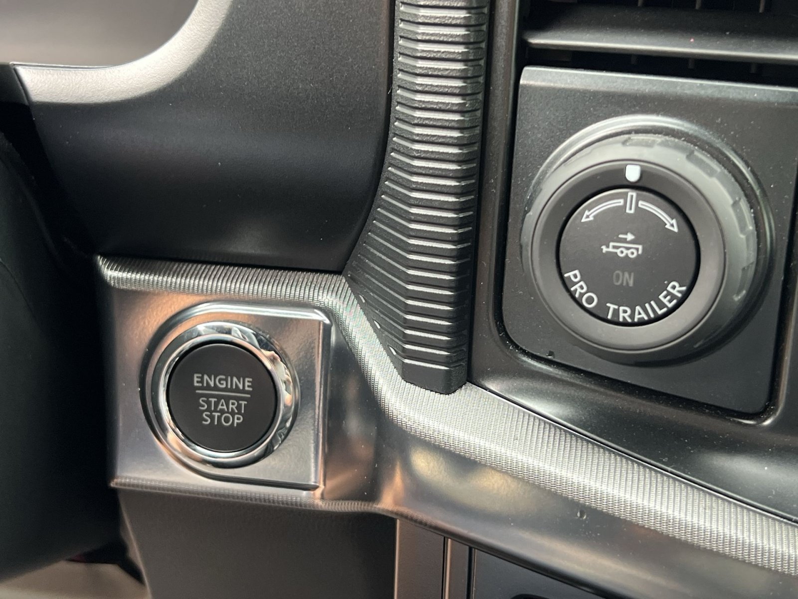 Used 2025 Ford F150 Raptor AWD/4WD image 29