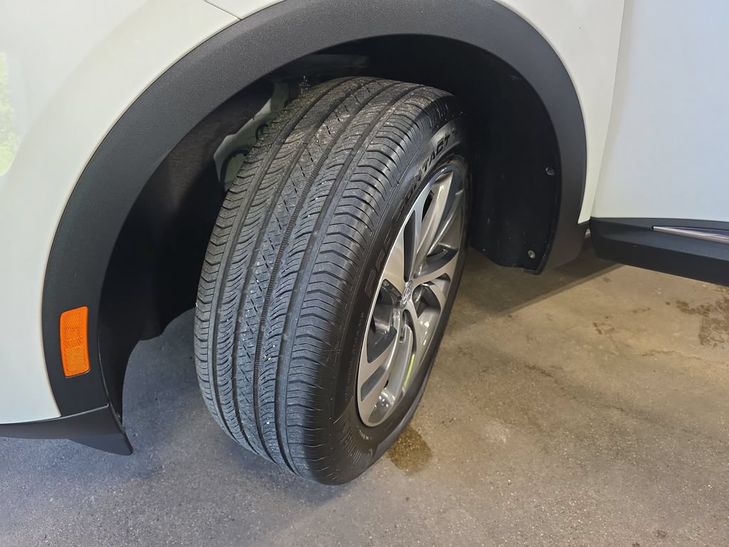 Used 2023 Buick Envision Essence AWD/4WD image 30