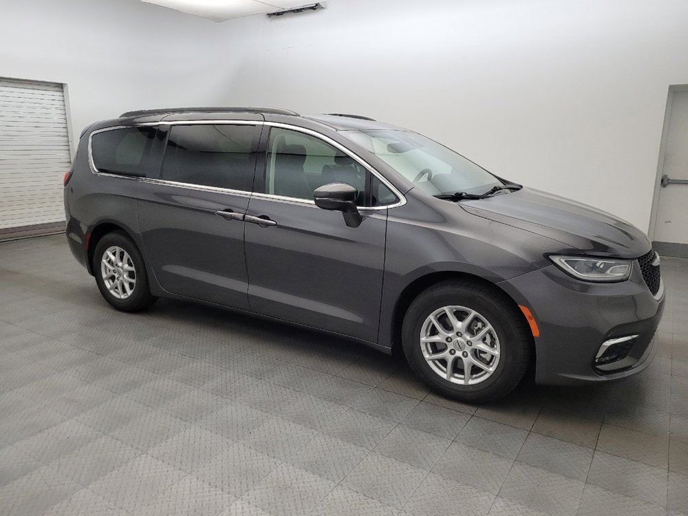 Used 2022 Chrysler Pacifica Touring-L FWD image 11