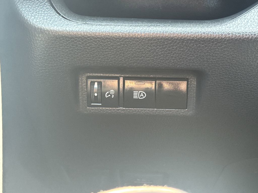 Used 2024 Toyota RAV4 XLE AWD/4WD image 30