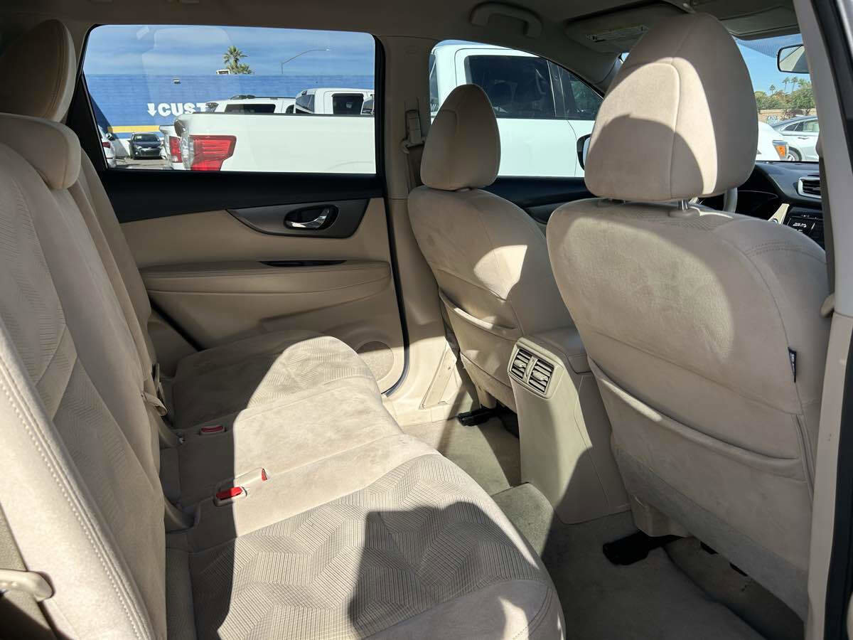 Used 2015 Nissan Rogue SV w/ SV Family Package image 8