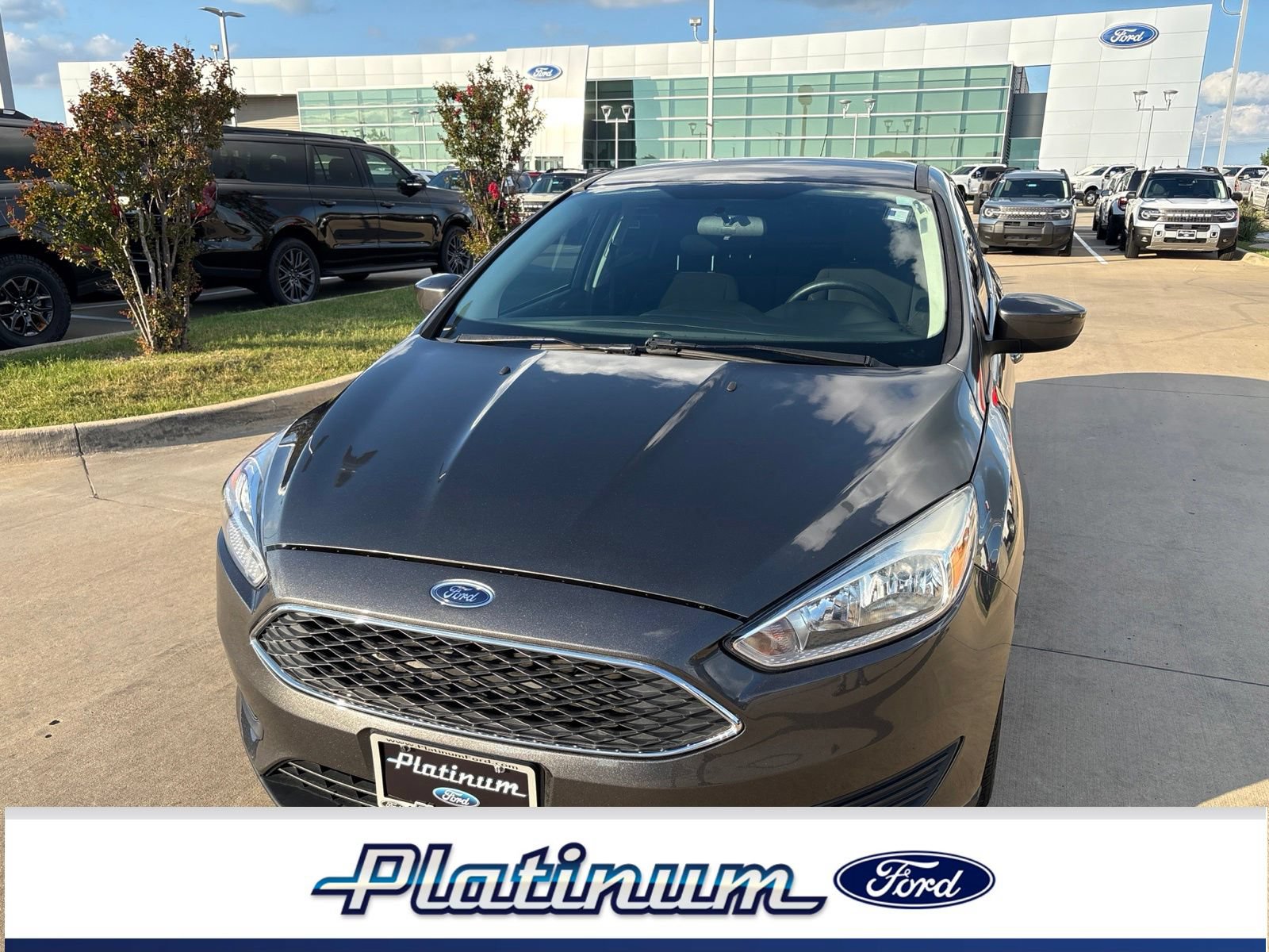 Used 2018 Ford Focus SE FWD image 1