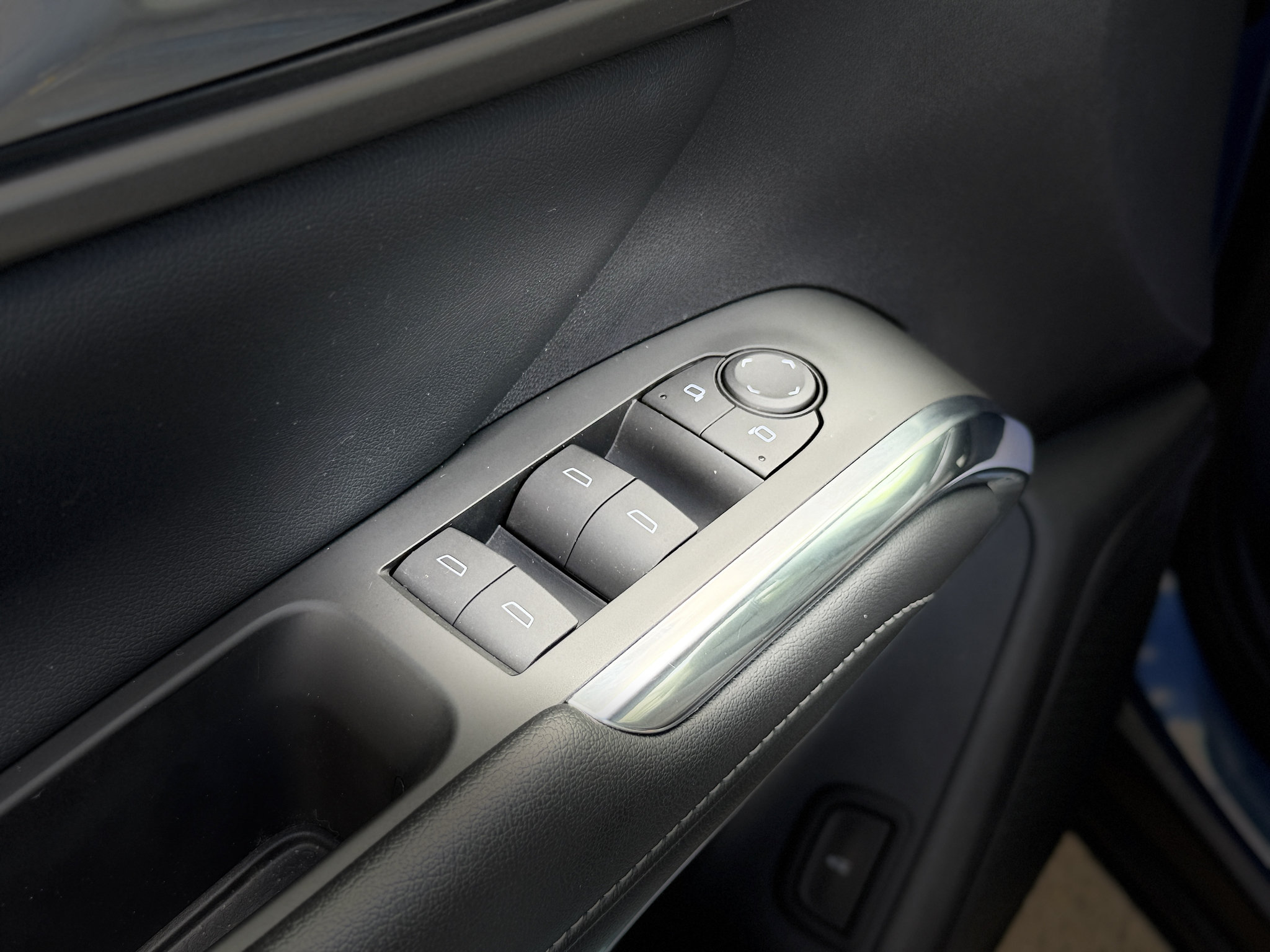 Used 2024 Chevrolet Traverse LS w/ Midnight/Sport Edition AWD/4WD image 15
