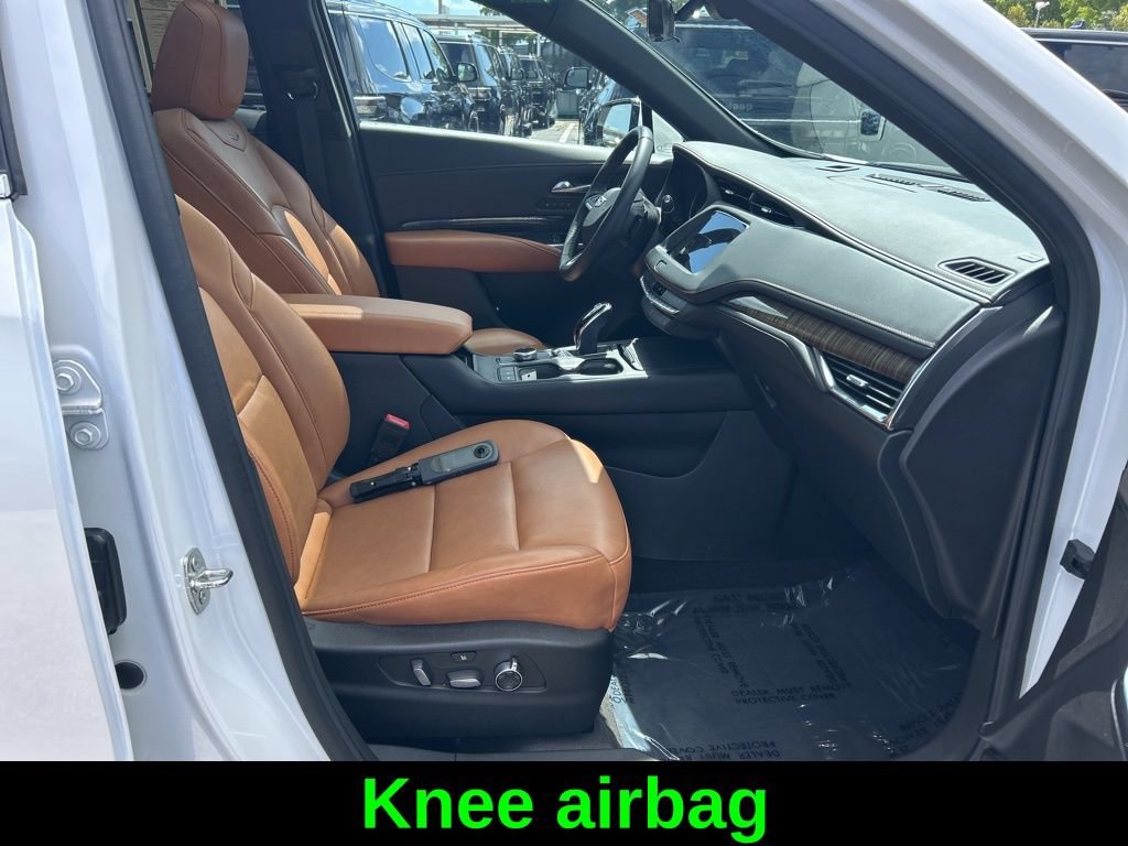 Used 2022 Cadillac XT4 Premium Luxury w/ Enhanced Visibility Package FWD image 25