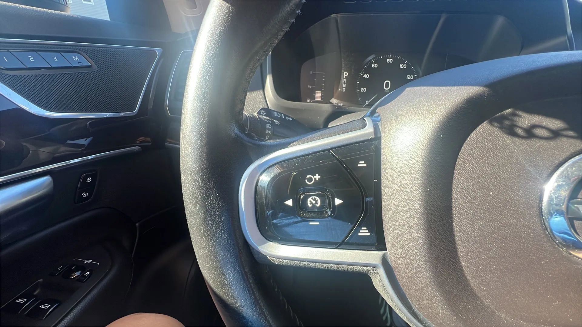 Used 2019 Volvo XC90 T5 Momentum image 16
