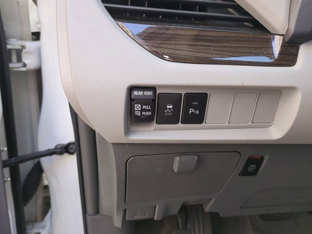 Used 2018 Toyota Sienna XLE Premium image 12
