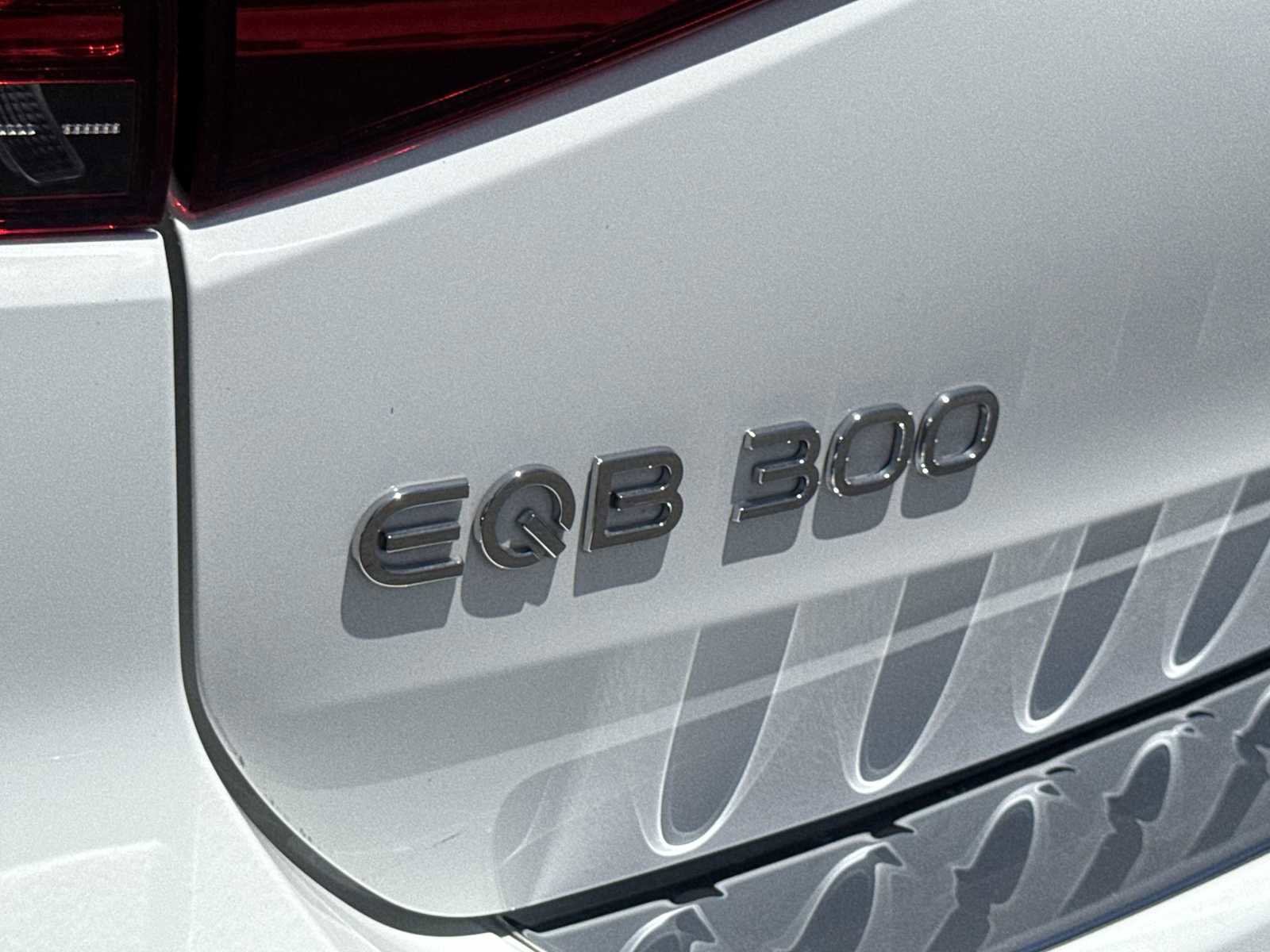 Used 2023 Mercedes-Benz EQB 300 4MATIC w/ Exclusive Package image 11