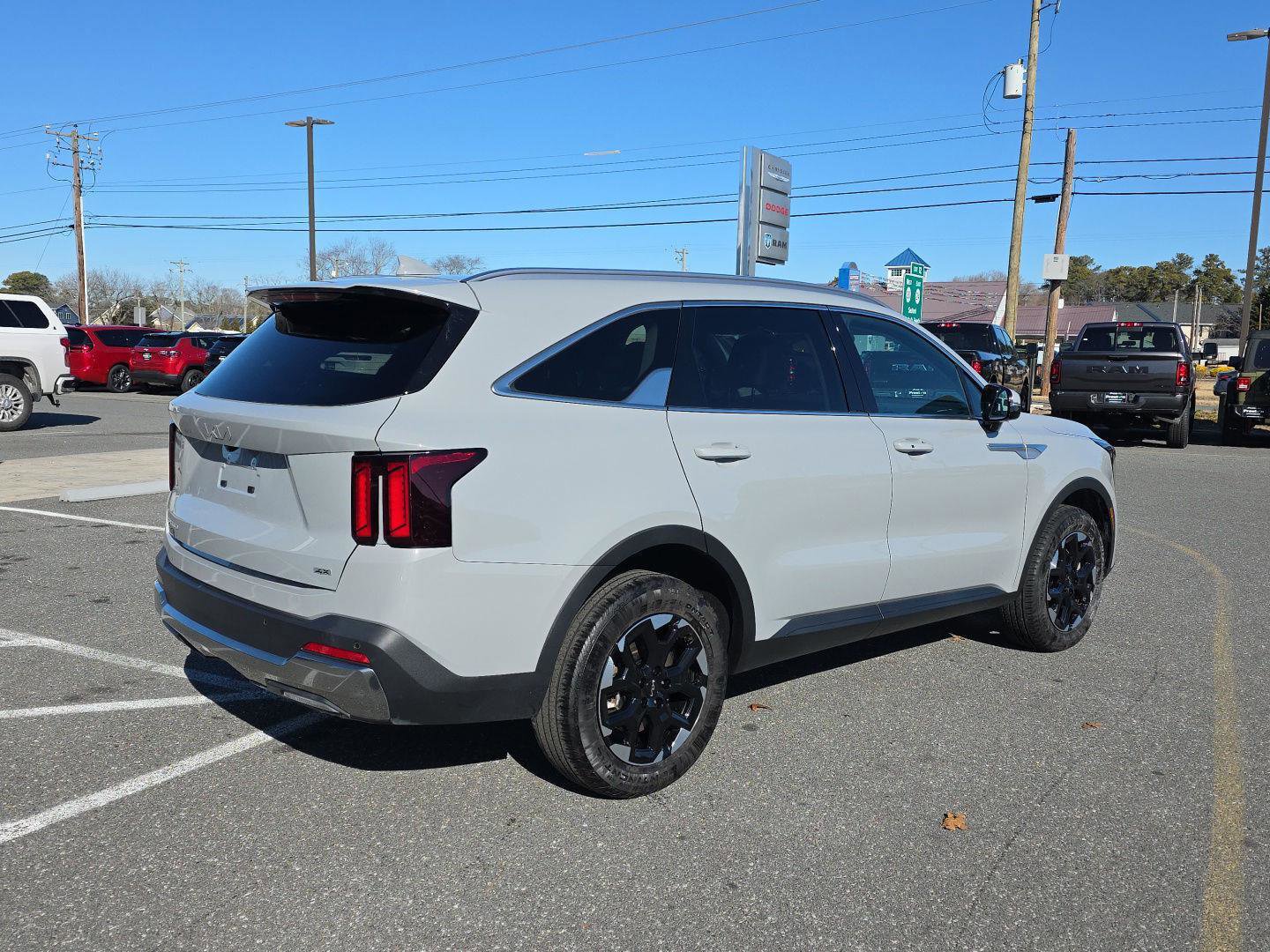 Used 2025 Kia Sorento S w/ Panoramic Sunroof Package image 10