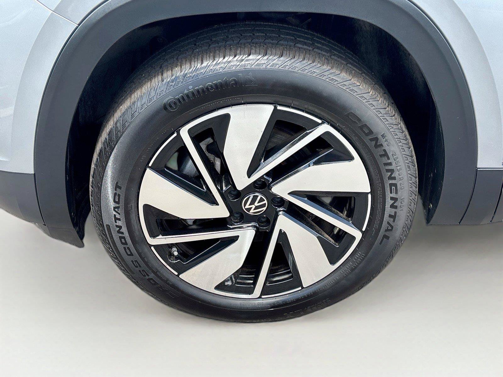 Used 2025 Volkswagen Atlas SE FWD image 31