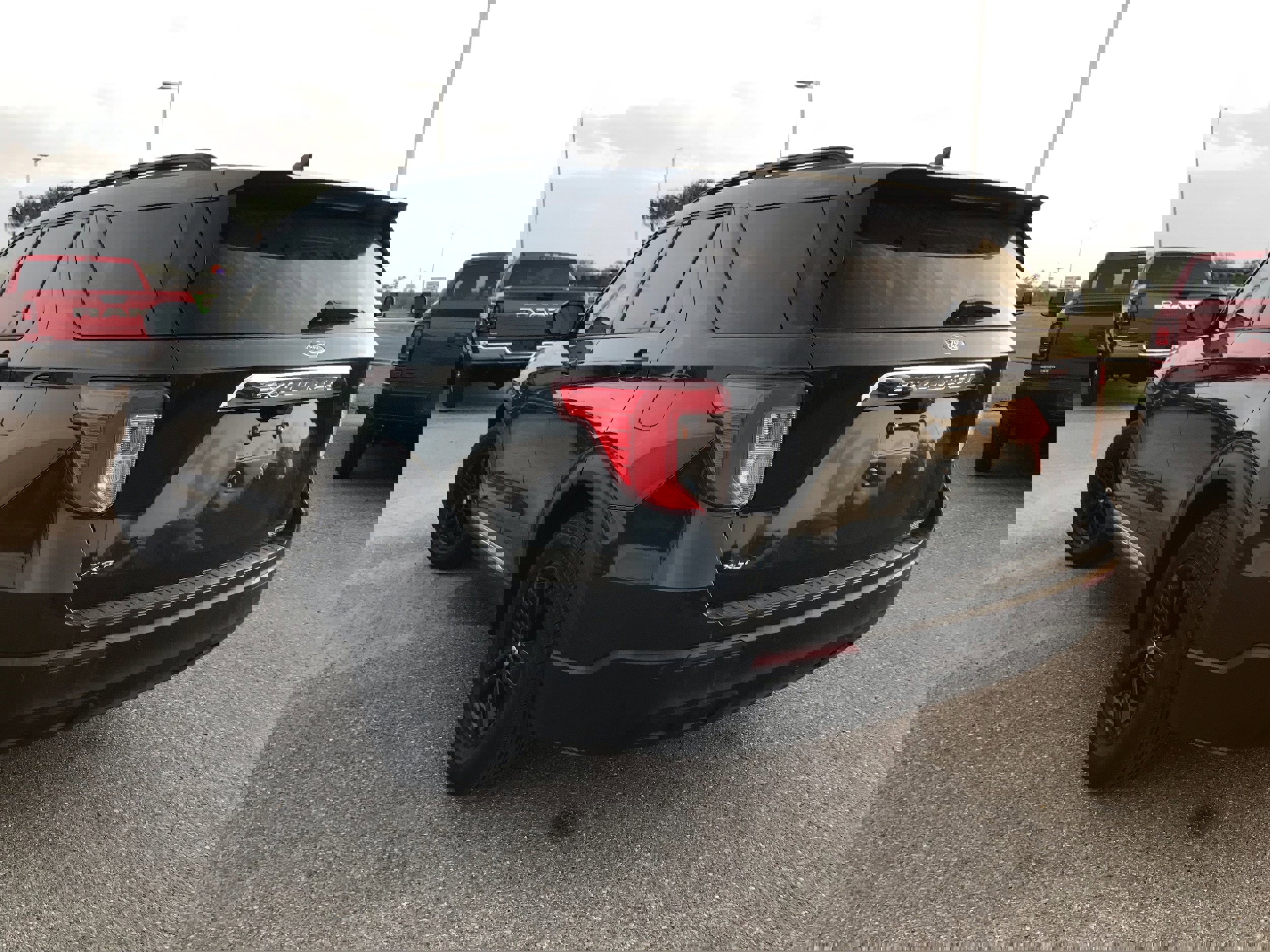 Used 2022 Ford Explorer XLT image 5