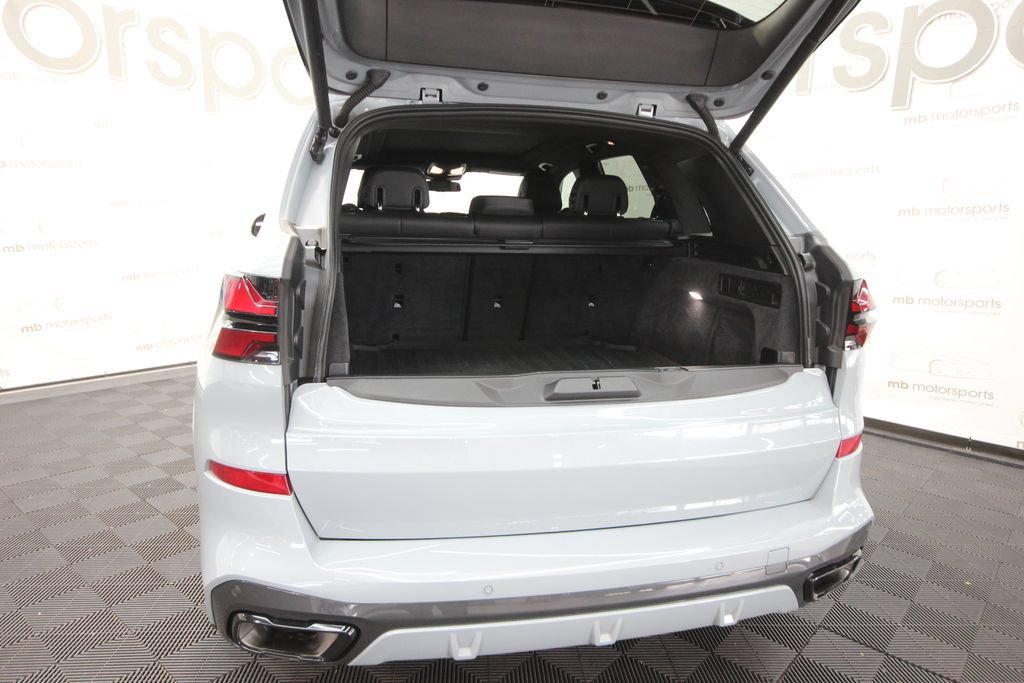 Used 2025 BMW X5 xDrive40i w/ M Sport Package AWD/4WD image 6