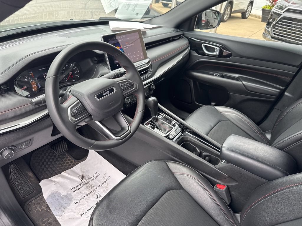 Used 2025 Jeep Compass Trailhawk AWD/4WD image 13