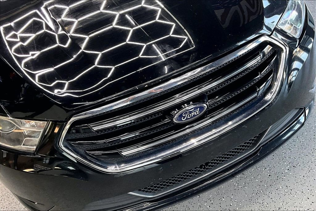 Used 2018 Ford Taurus Limited FWD image 31