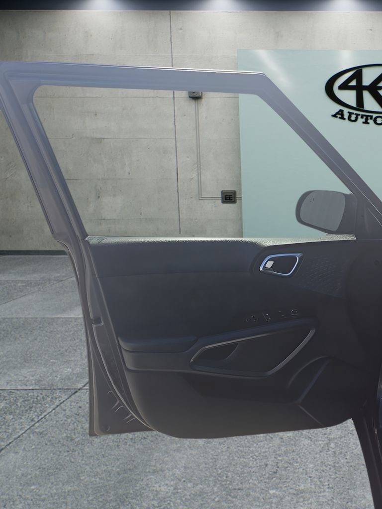 Used 2020 Kia Soul S FWD image 12