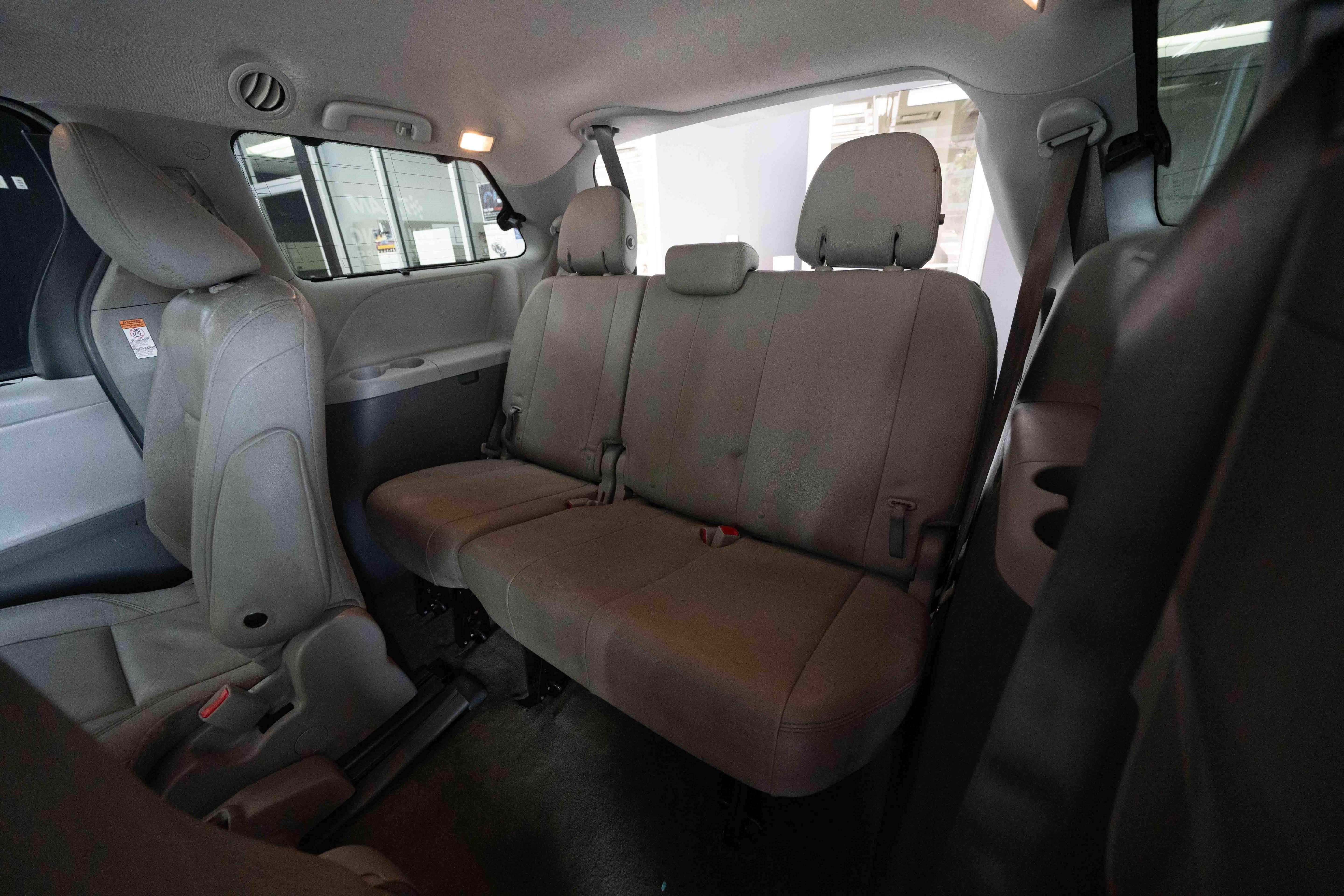 Used 2017 Toyota Sienna XLE Premium FWD image 25