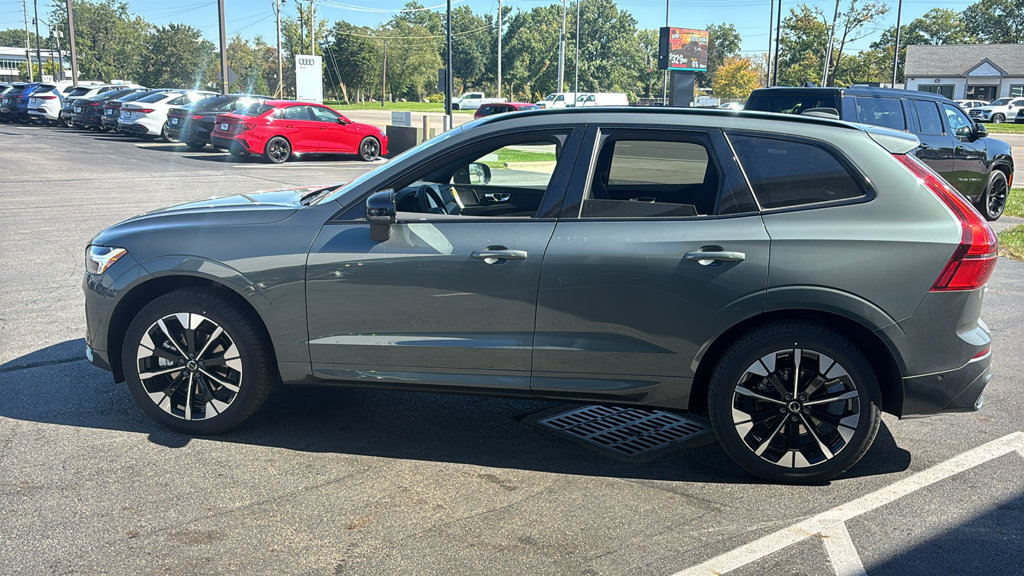 New 2027 Volvo XC60 B5 Plus AWD/4WD image 3