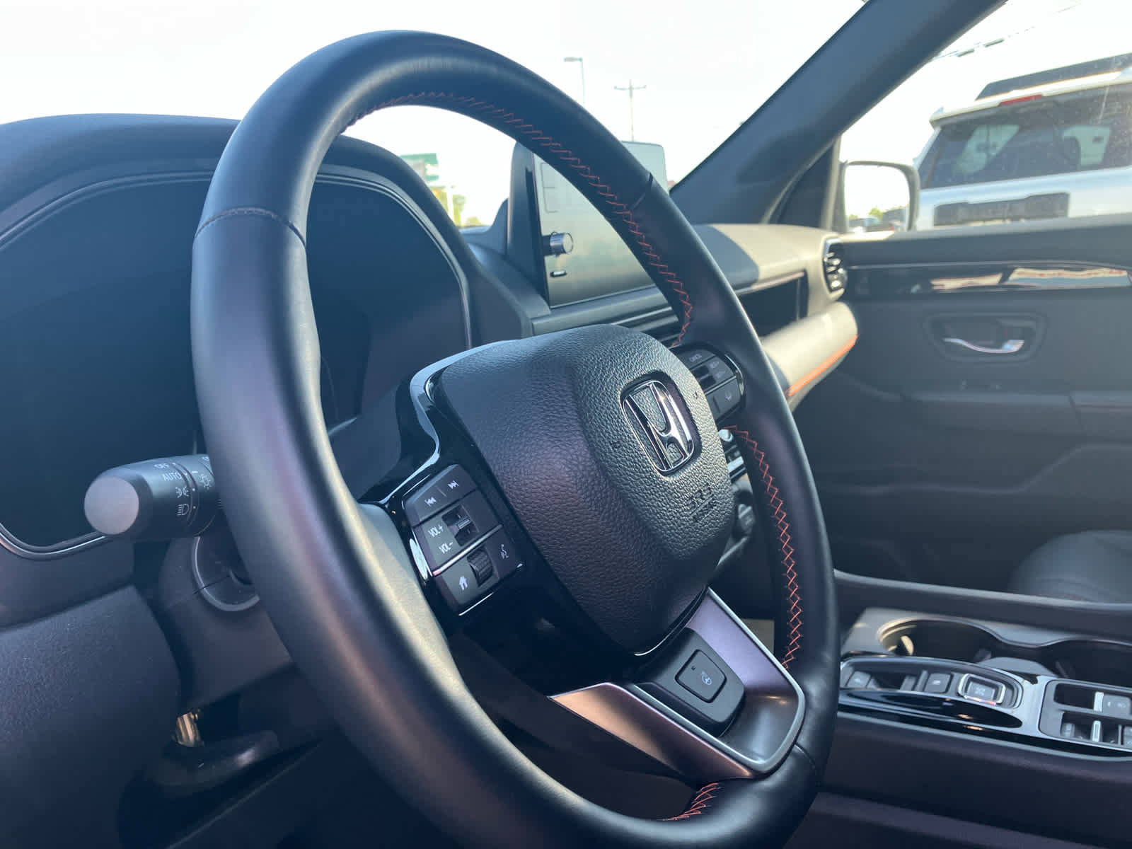 Used 2025 Honda Pilot TrailSport image 9