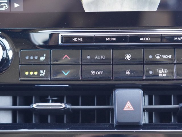 Certified 2021 Toyota Highlander Limited AWD/4WD image 31