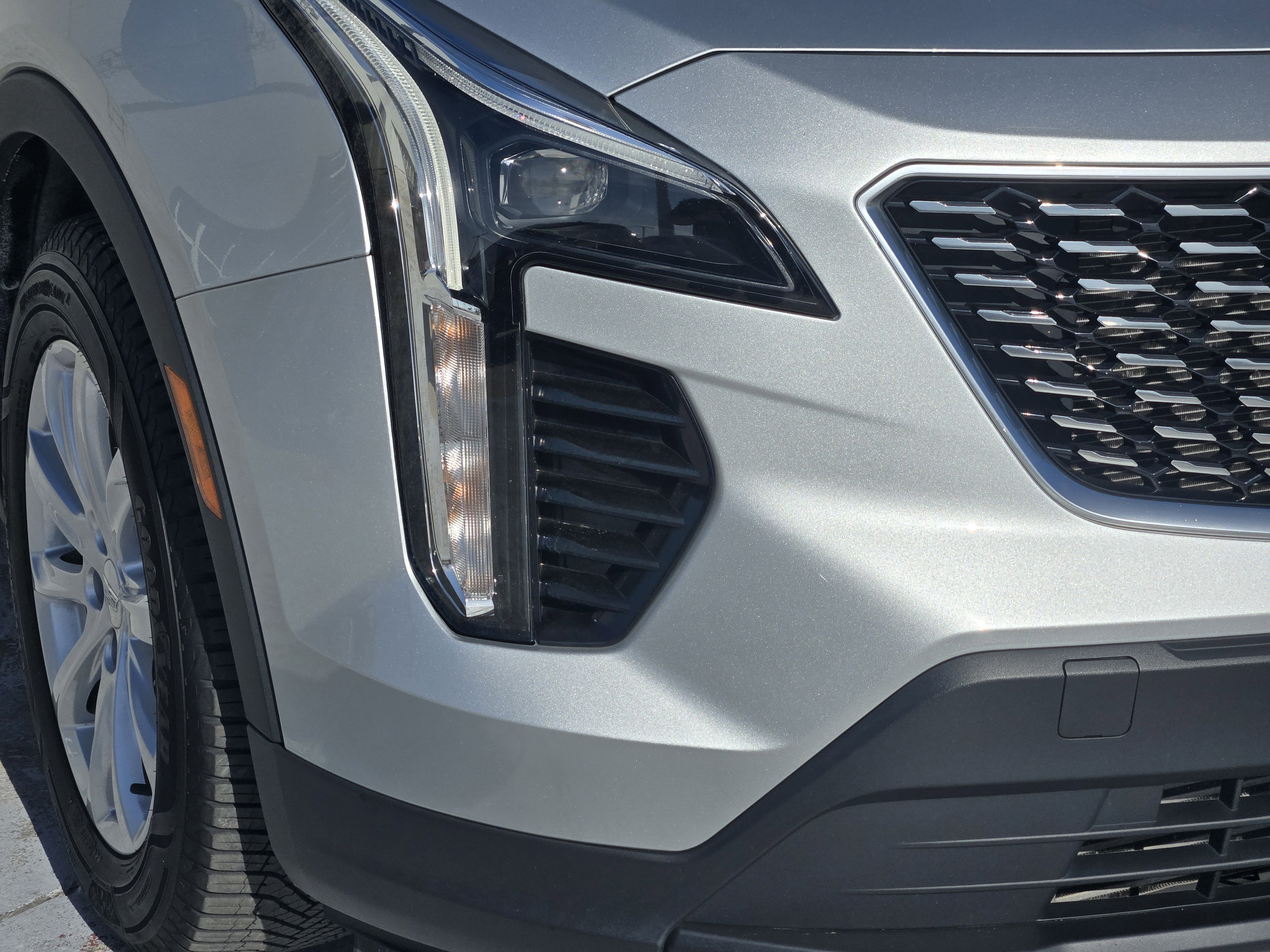 Used 2022 Cadillac XT4 Luxury w/ Cold Weather Package image 9
