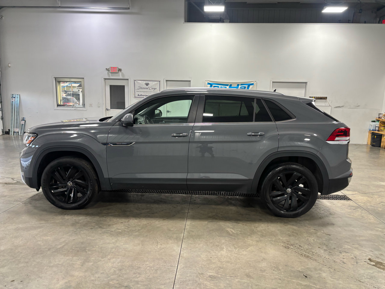 Used 2023 Volkswagen Atlas SE w/ Technology Package w/ Black Wheel Package image 17