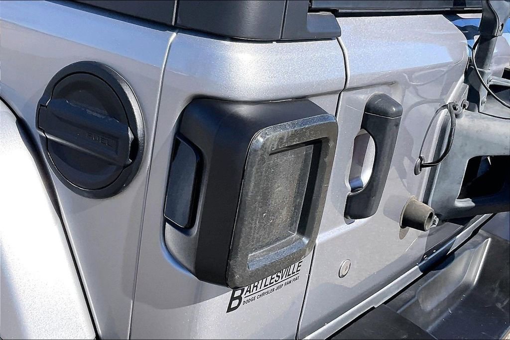 Used 2020 Jeep Wrangler Unlimited Sahara image 27
