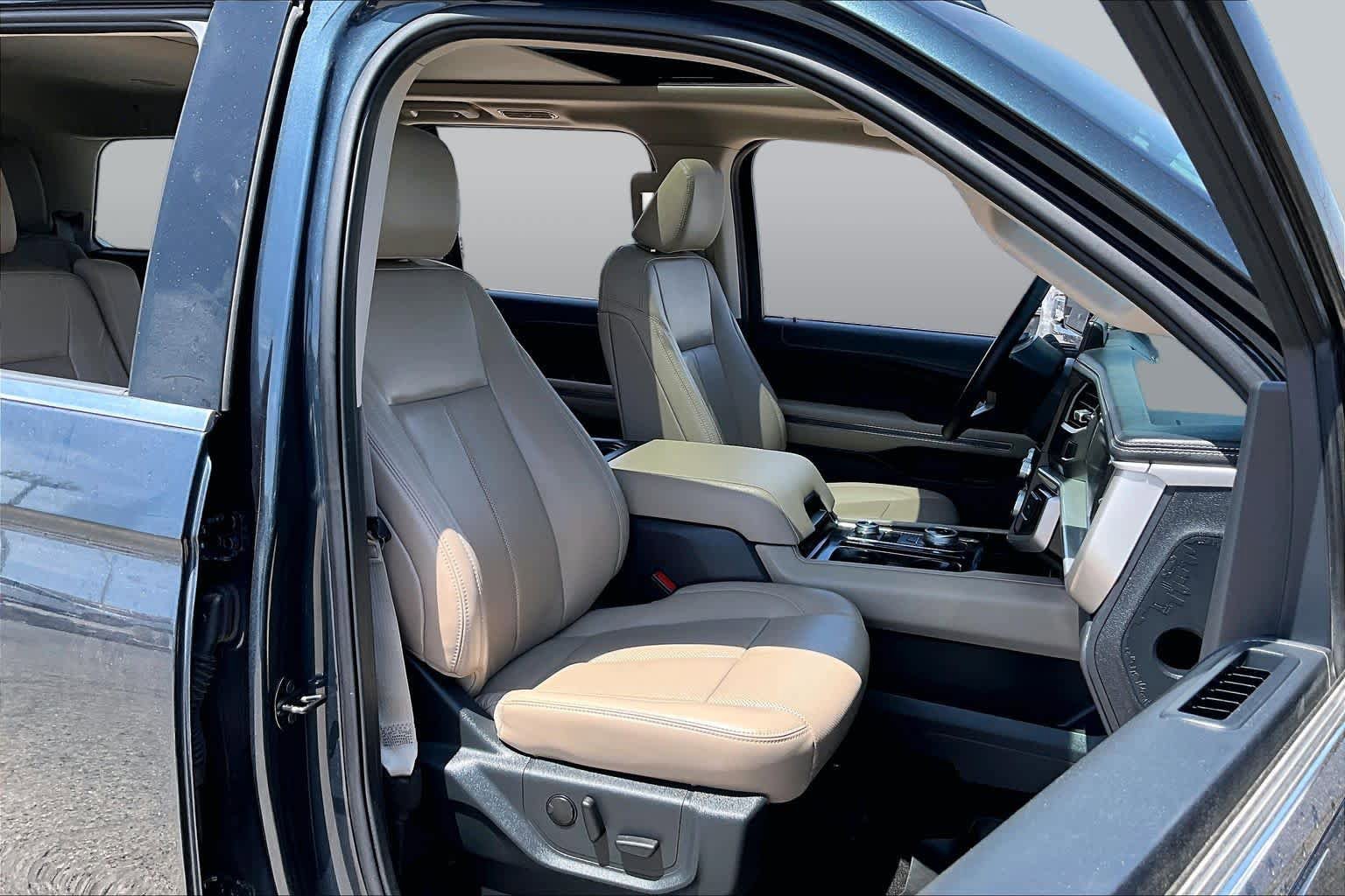 Used 2022 Ford Expedition XLT AWD/4WD image 9