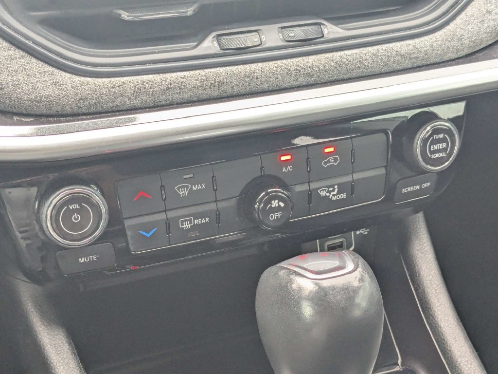 Used 2022 Jeep Compass Latitude AWD/4WD image 37