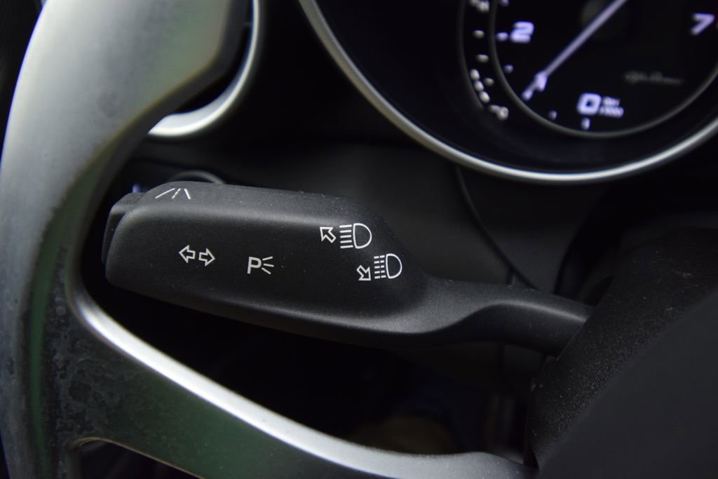 Used 2022 Alfa Romeo Giulia Veloce image 40