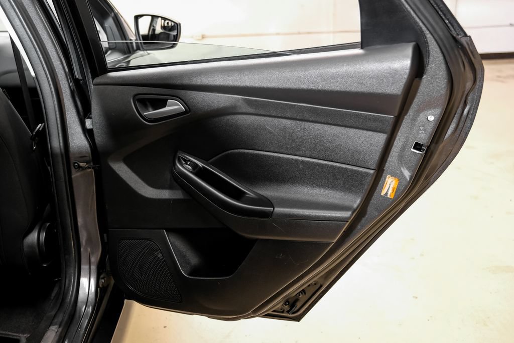 Used 2018 Ford Focus SE w/ SE Appearance Package FWD image 49