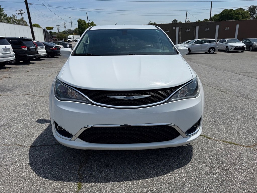 Used 2018 Chrysler Pacifica Touring Plus image 2