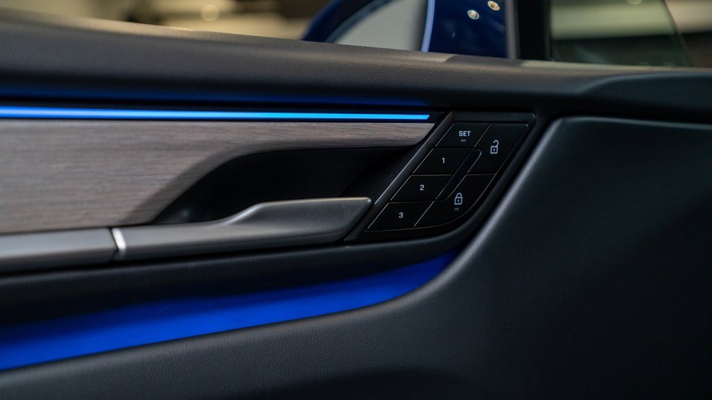 New 2024 Porsche Macan 4 Electric image 18