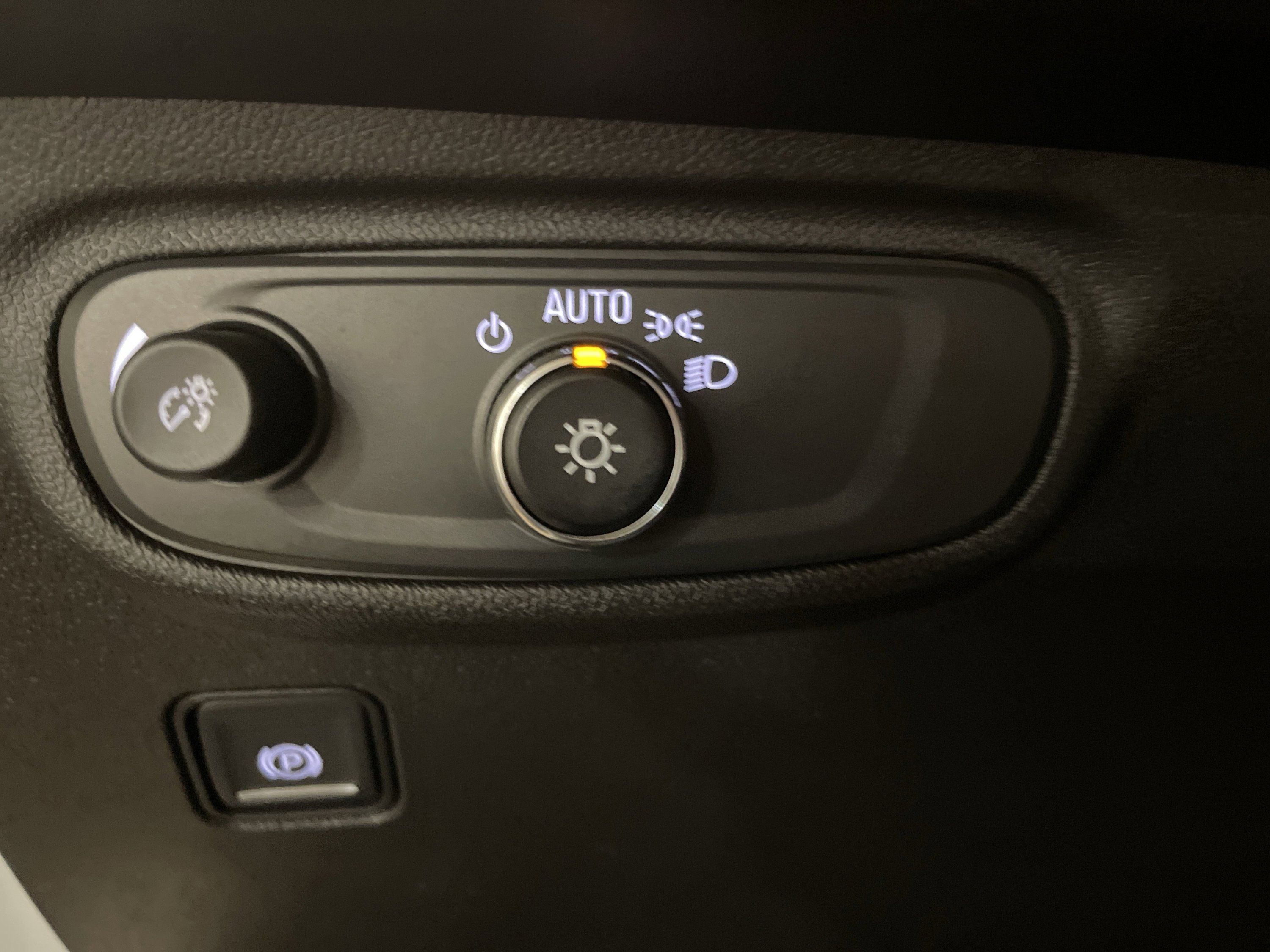 Used 2022 GMC Terrain SLE w/ Driver Convenience Package image 16