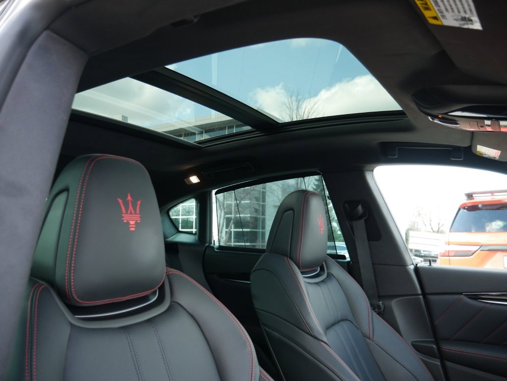 Used 2024 Maserati Levante GT Ultima image 4