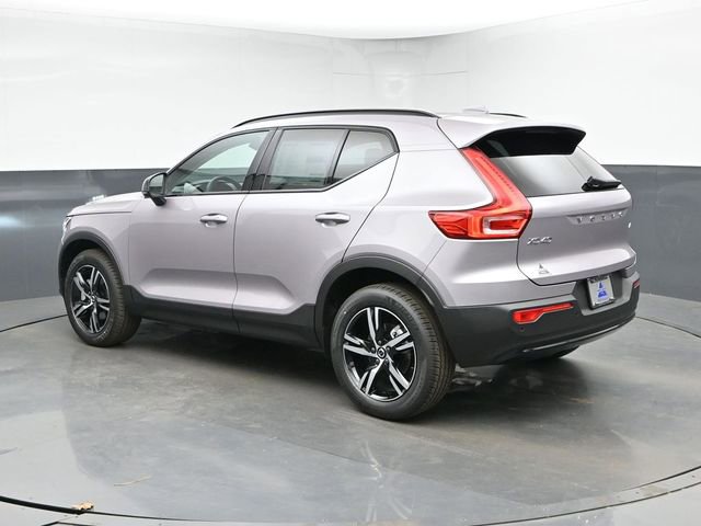 New 2026 Volvo XC40 B4 Core w/ Climate Package FWD image 7