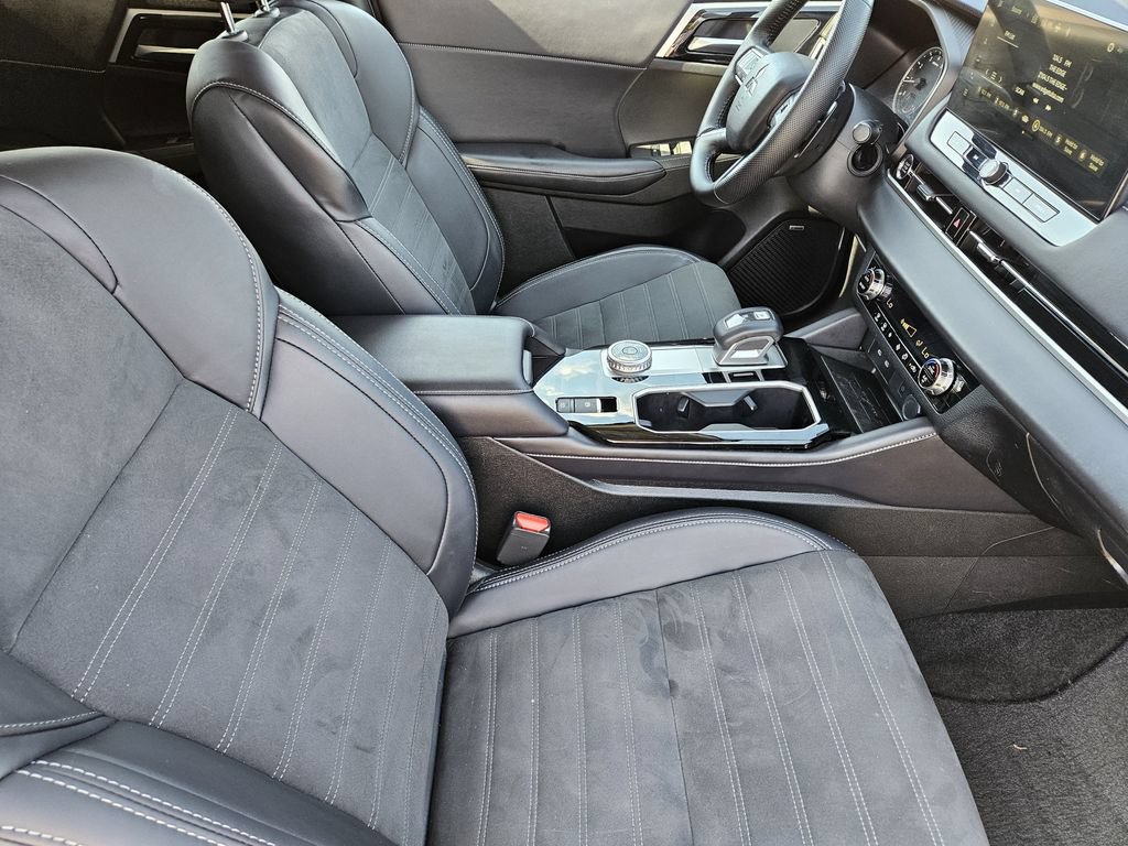 Used 2025 Mitsubishi Outlander SE AWD/4WD image 11