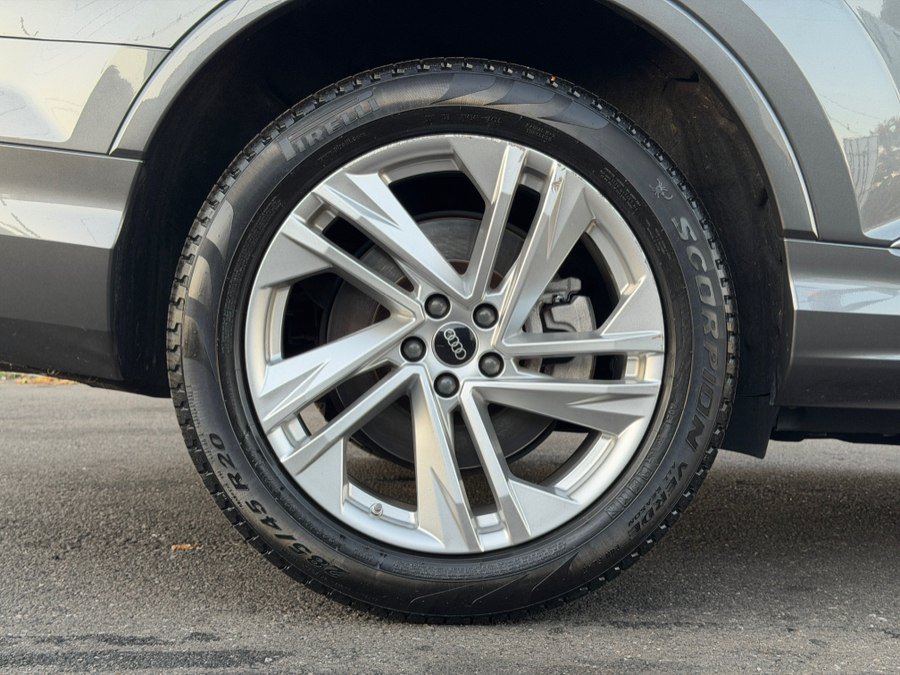 Used 2022 Audi Q7 3.0T Premium Plus w/ Premium Plus Package AWD/4WD image 22