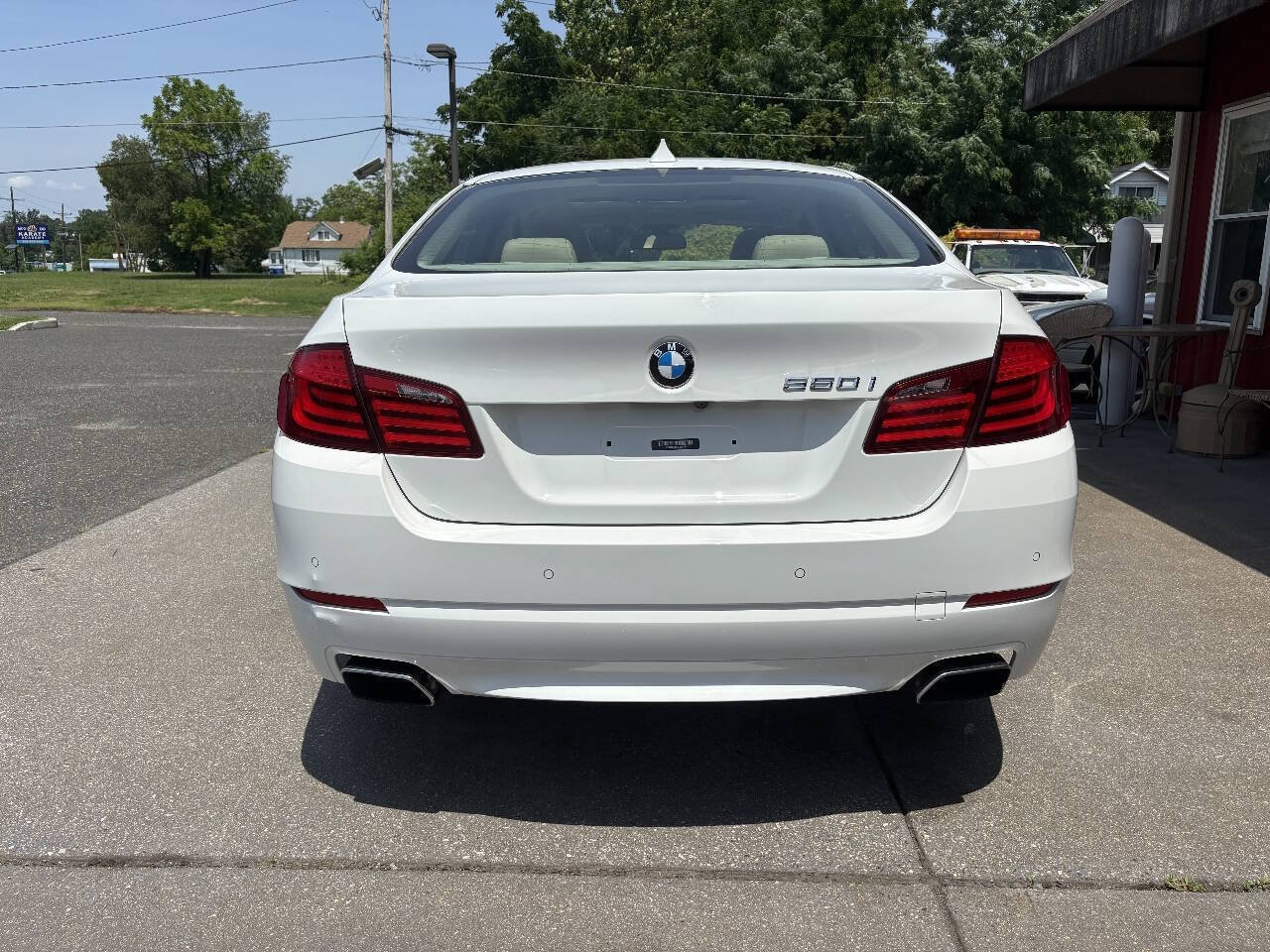 Used 2011 BMW 550i xDrive Sedan AWD/4WD image 14