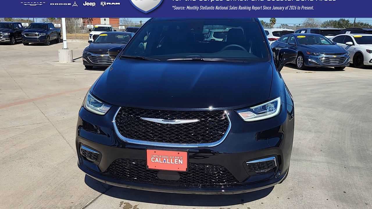 New 2026 Chrysler Pacifica Select FWD image 3