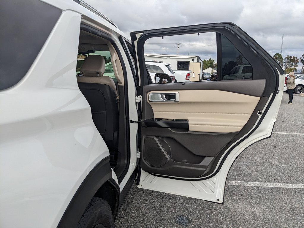 Used 2020 Ford Explorer Platinum w/ Premium Technology Package image 63