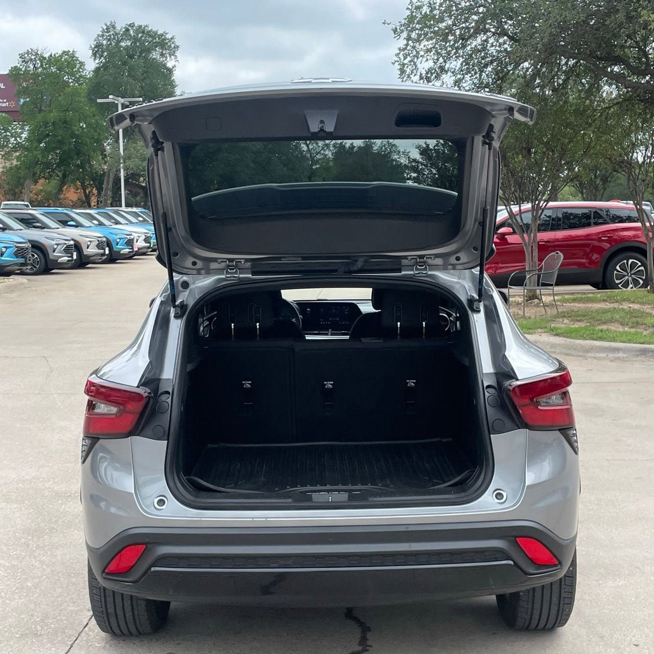 Used 2025 Chevrolet Trax RS w/ Sunroof Package FWD image 25