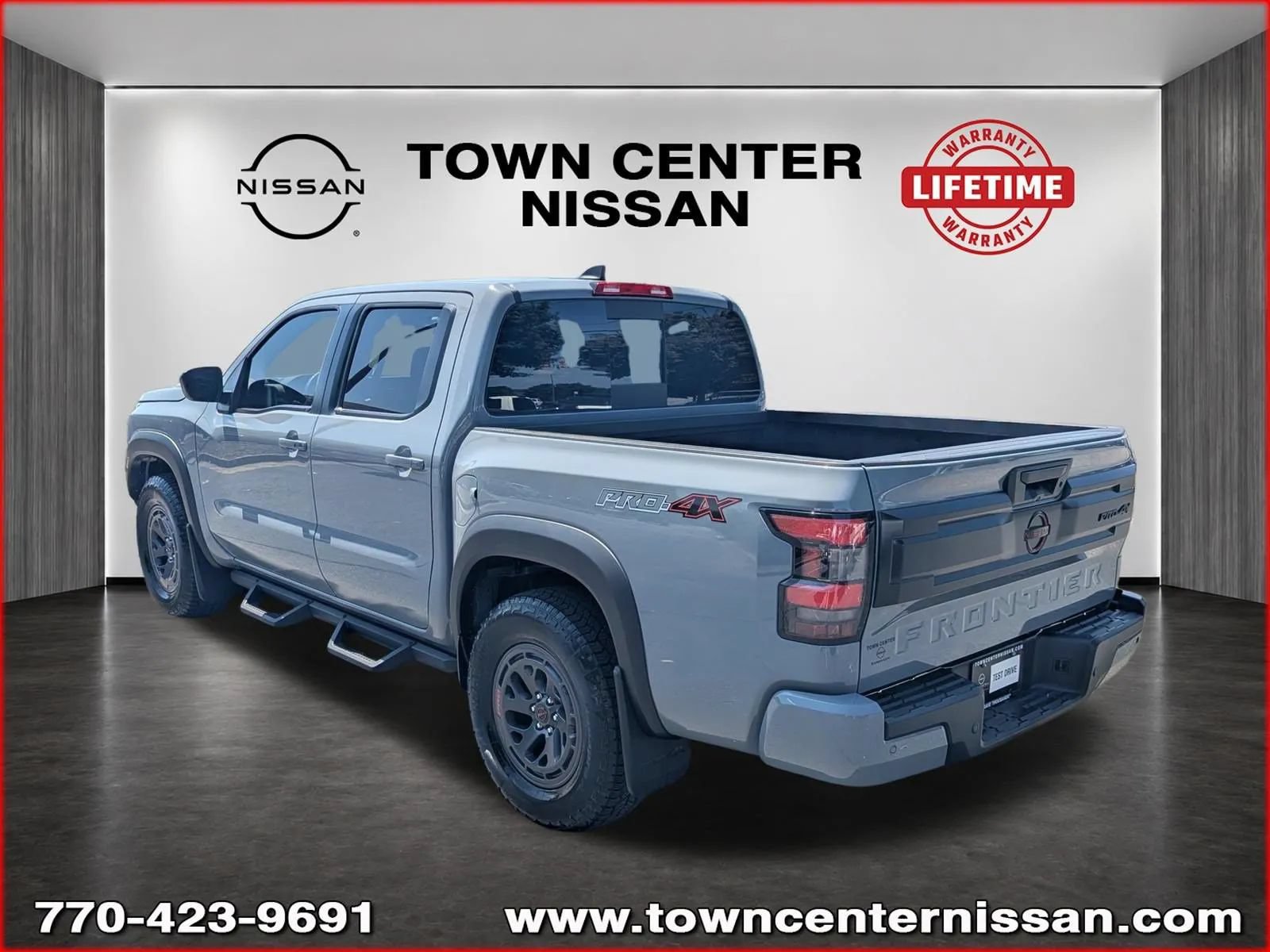 Used 2025 Nissan Frontier PRO-4X AWD/4WD image 5