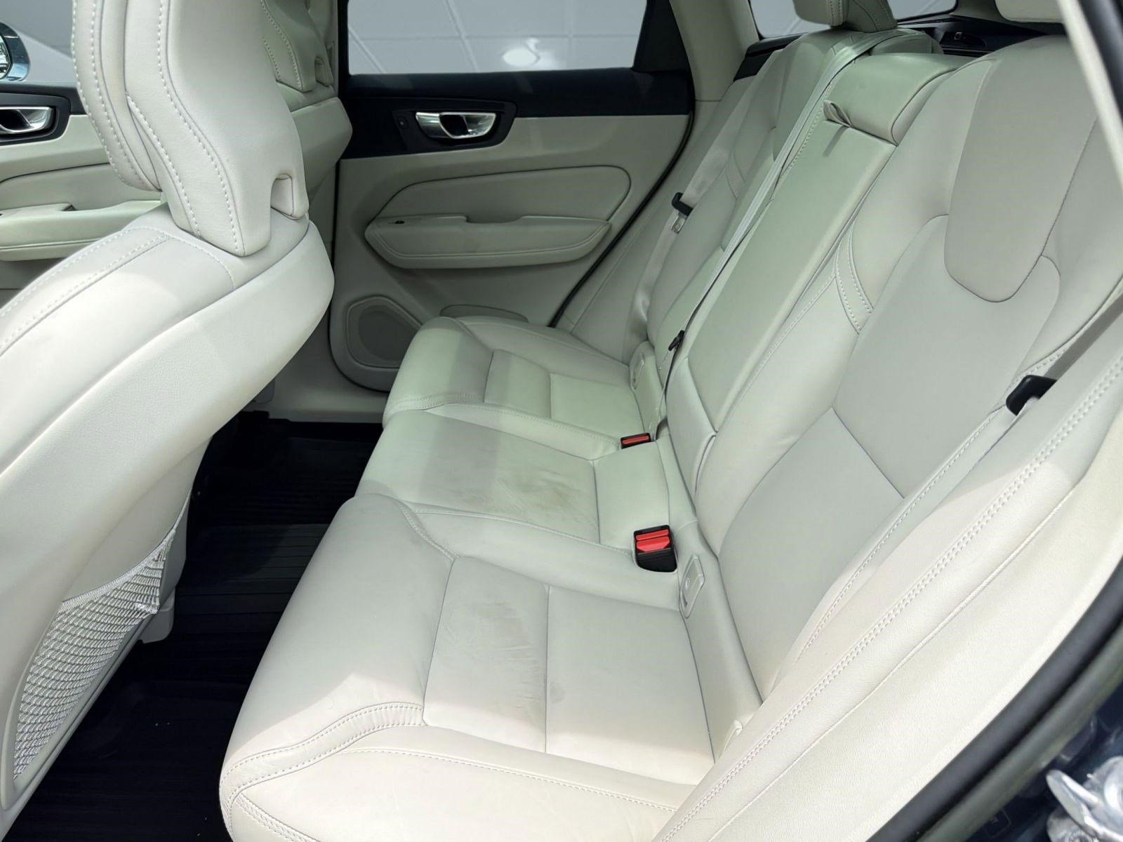 Used 2023 Volvo XC60 B5 Ultimate w/ Climate Package FWD image 15