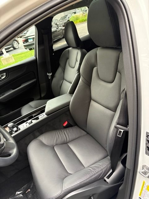 Used 2024 Volvo XC60 B5 Plus w/ Protection Package Premier AWD/4WD image 11